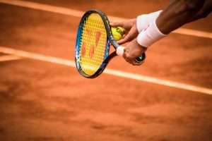 Mehr über den Artikel erfahren Tennis - Frühsport und ein paar Bälle schlagen?